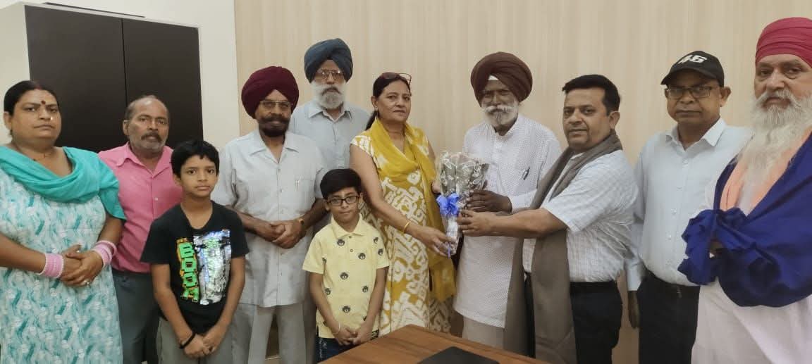वरिष्ठ नागरिकों का एक प्रतिनिधिमंडल सामाजिक सुरक्षा अधिकारी से मिला।